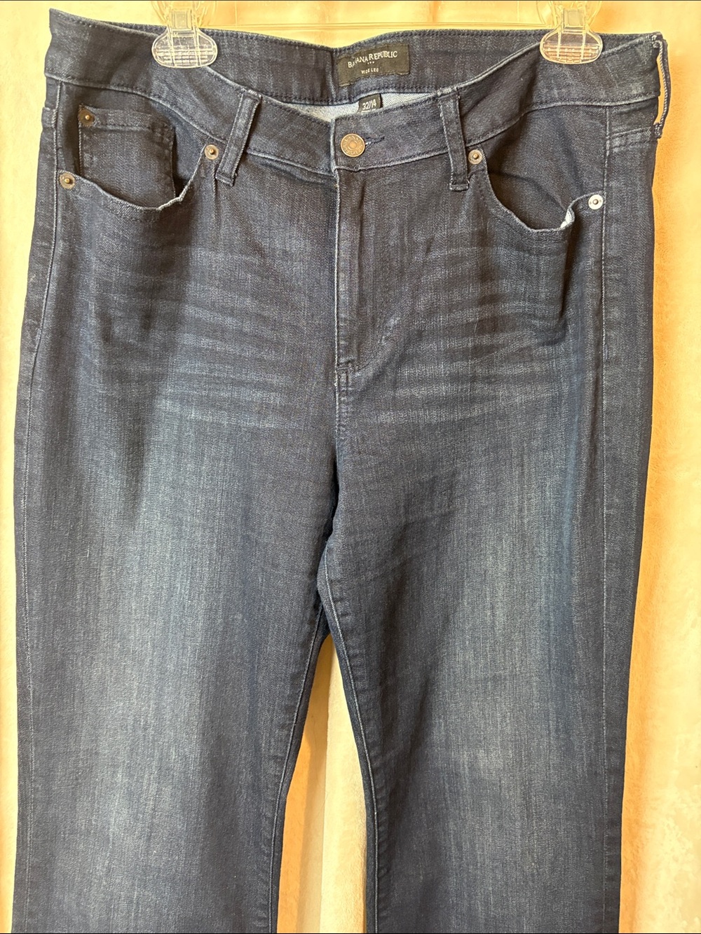 Banana Republic women’s Indigo wide leg Straight Jeans 32/14